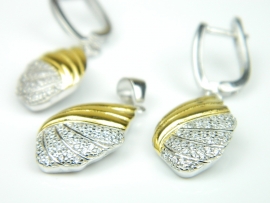 Set bijuterii argint rodiat si aurit, cercei si pandantiv, zirconii
